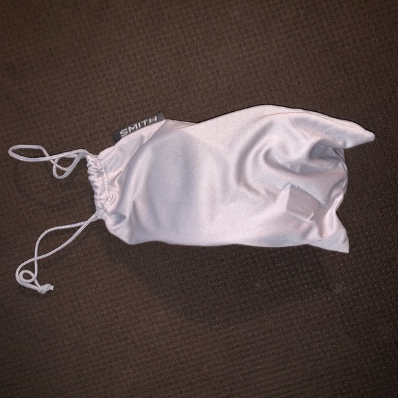 Unisex smith snowboarding goggles. Worn once - Picture 3 of 3